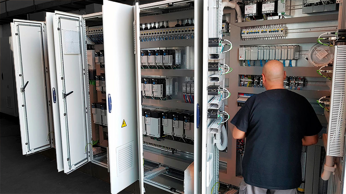 Industrial Control Cabinets and Electrical Control Panels